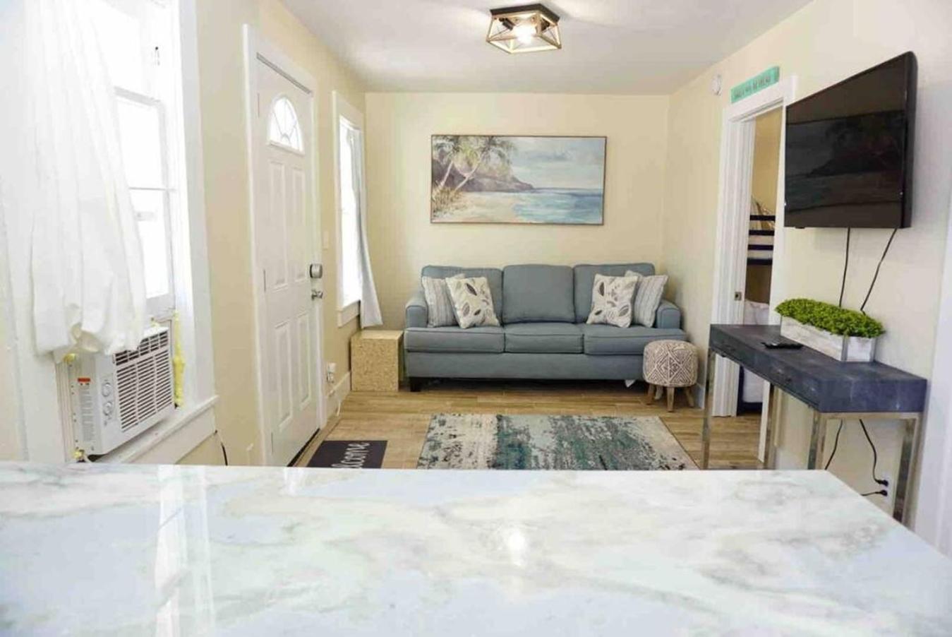 Apartment Pets Ok! Steps To Ocean Center Walk To Beach! *