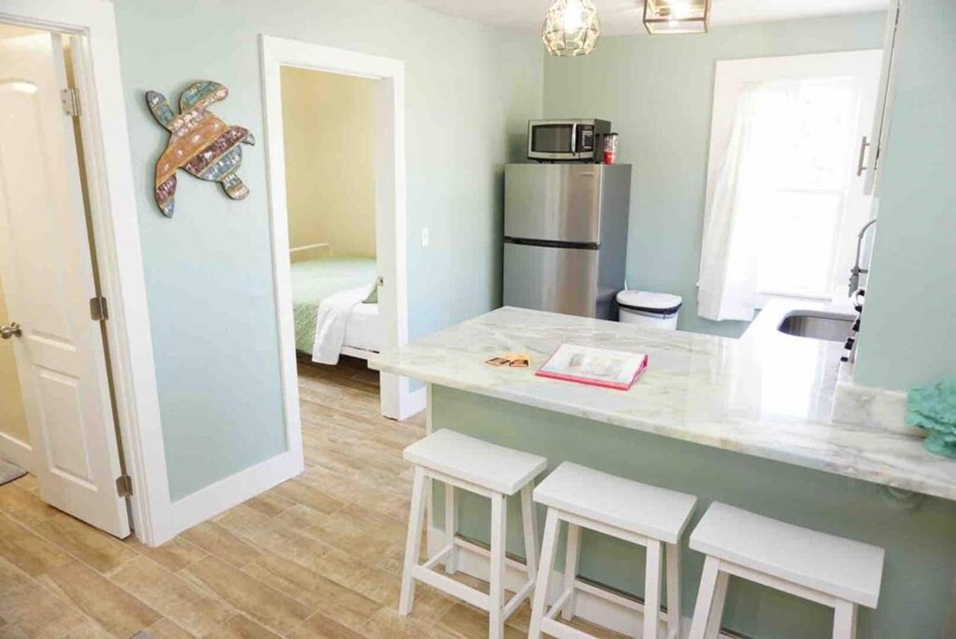 Pets Ok! Steps To Ocean Center Walk To Beach! *
