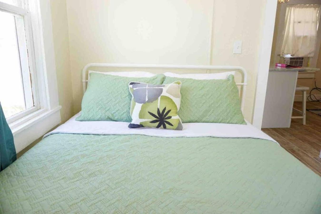 Pets Ok! Steps To Ocean Center Walk To Beach! Apartment