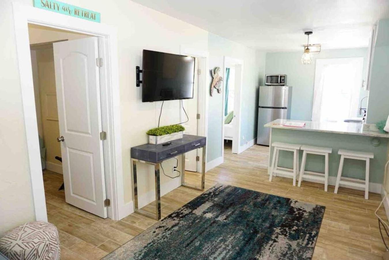 Pets Ok! Steps To Ocean Center Walk To Beach! Daytona Beach