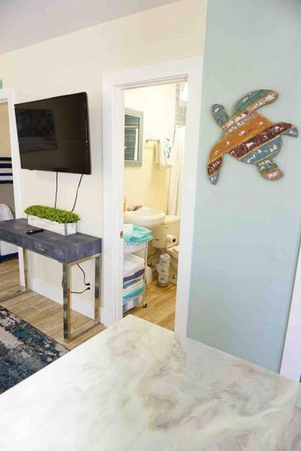 Pets Ok! Steps To Ocean Center Walk To Beach! *